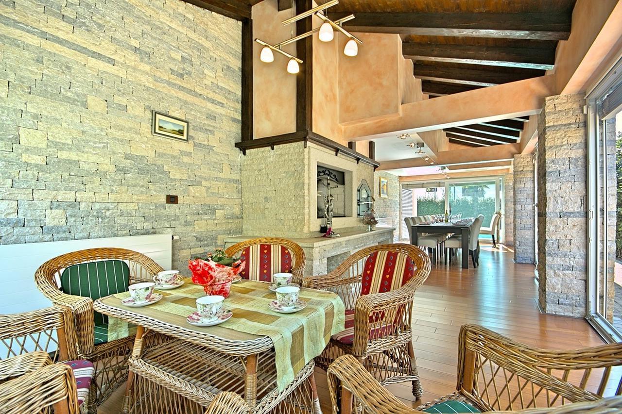 Villa Lidija โปเรช ภายนอก รูปภาพ